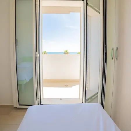 Straordinaria Vista Mare Apartment *